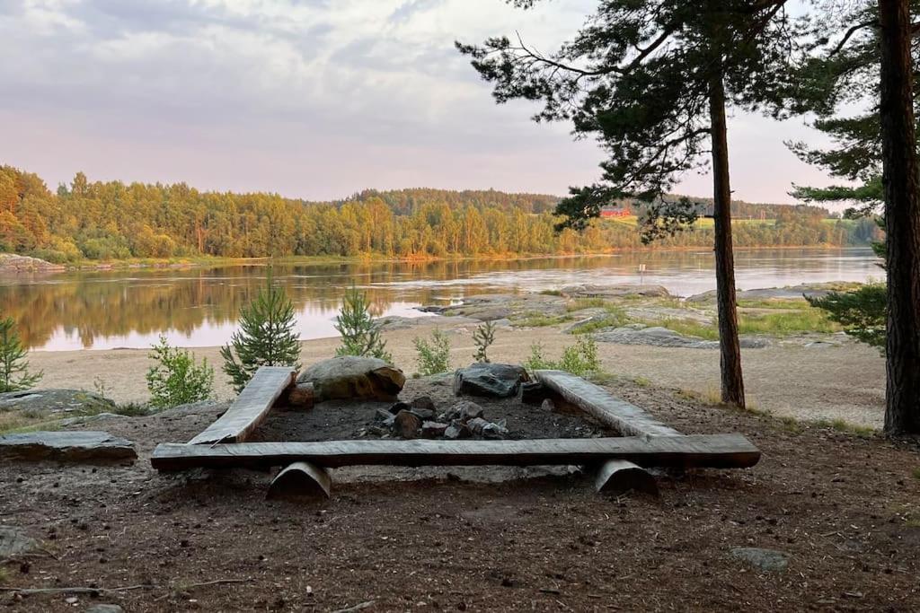 Attraktiv & Smart Funkishytte Pa Nes Strandhager. Arnes  Экстерьер фото
