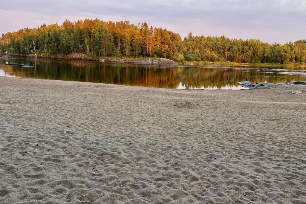 Attraktiv & Smart Funkishytte Pa Nes Strandhager. Arnes  Экстерьер фото